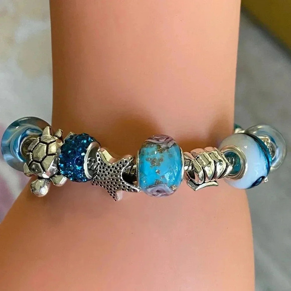 Pretty Blue & Silver Ocean Beach Rondel Bead Charm Bracelet New - Picture 1 of 6